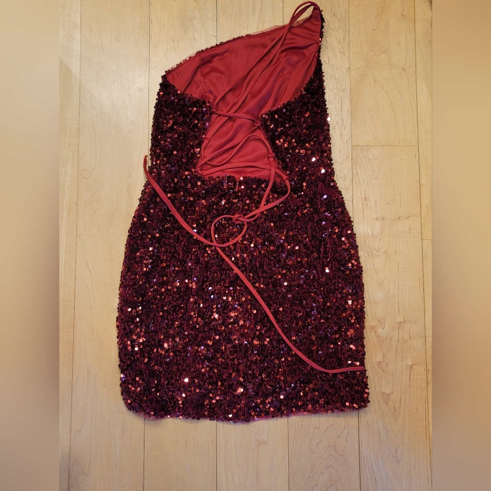 NWOT Burgundy Sequin One Shoulder Dress Size 6 - Picture 2 of 4